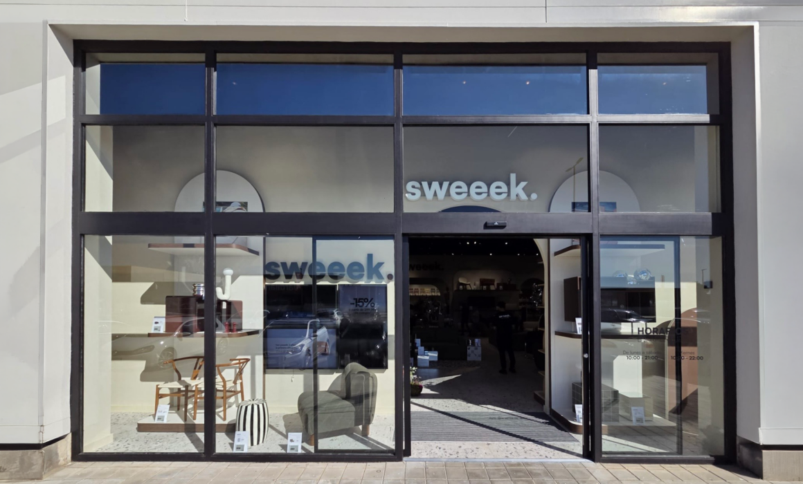 Fachada del nuevo local de Sweek en el Parque Comercial Osito Park, L’Eliana (Valencia)